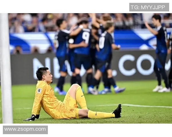 足球明星挑战自我擦镜子展现真实一面引发网友热议